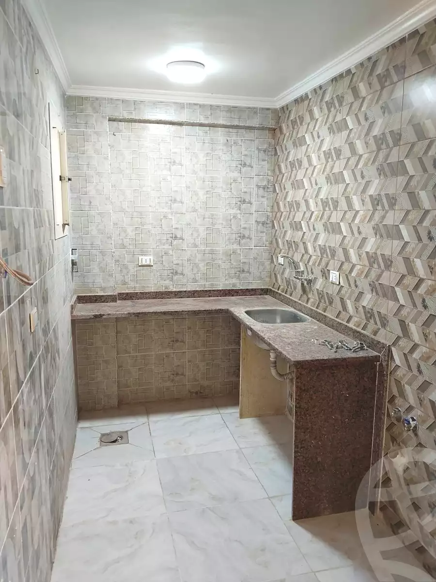 https://aqarmap.com.eg/en/listing/6855042-for-sale-alexandria-al-agamy-bw-ywsf-hosni-mubarak-st