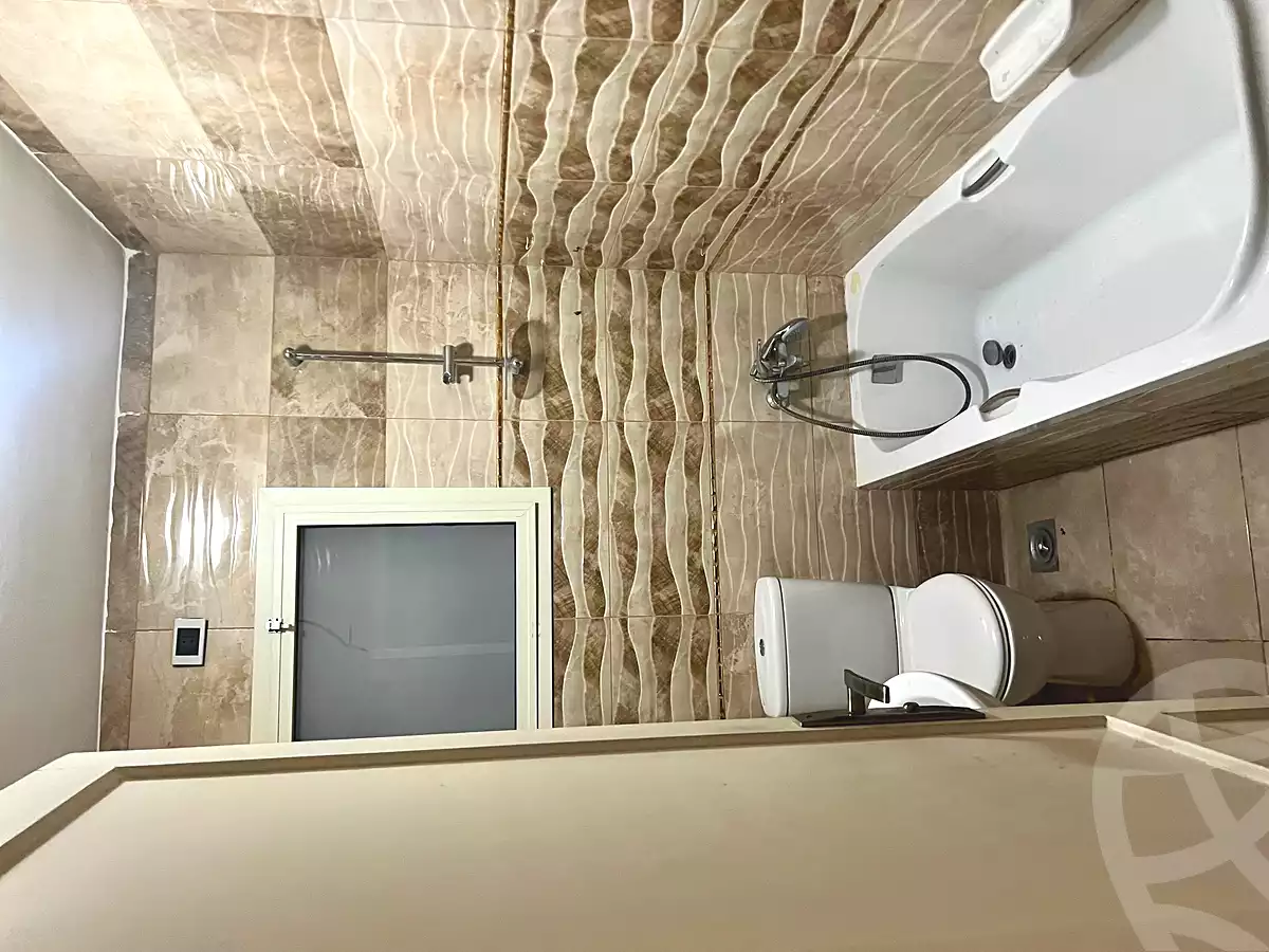 https://aqarmap.com.eg/ar/listing/6800421-for-rent-cairo-new-cairo-lrhb-city-phase-1-ahmed-rami-st