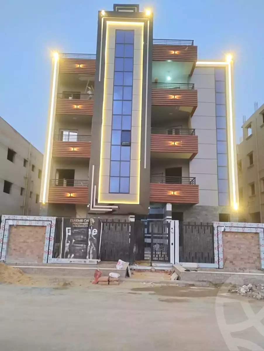 https://aqarmap.com.eg/ar/listing/6866660-for-sale-cairo-new-cairo-ganob-el-akadamiya-orouba-axis