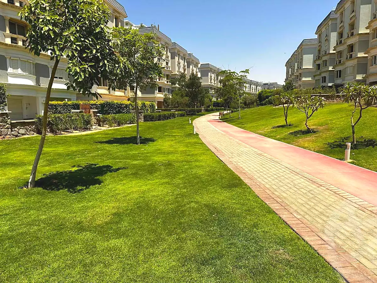 https://aqarmap.com.eg/ar/listing/6870199-for-sale-cairo-new-cairo-compounds-mountain-view-hyde-park