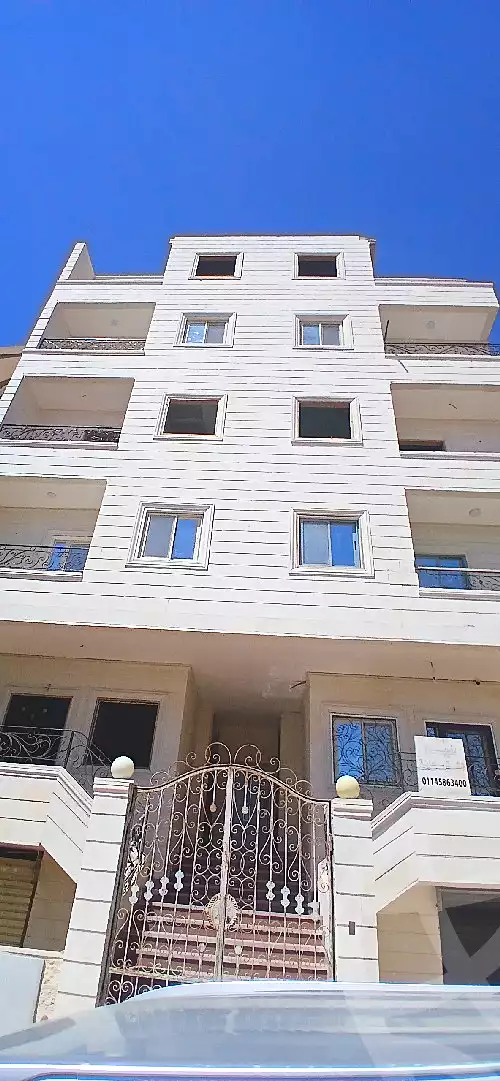 https://aqarmap.com.eg/ar/listing/6876566-for-sale-cairo-6th-of-october-el-ahyaa-neighborhood-2nd-divided-from-al-kafrawei-st