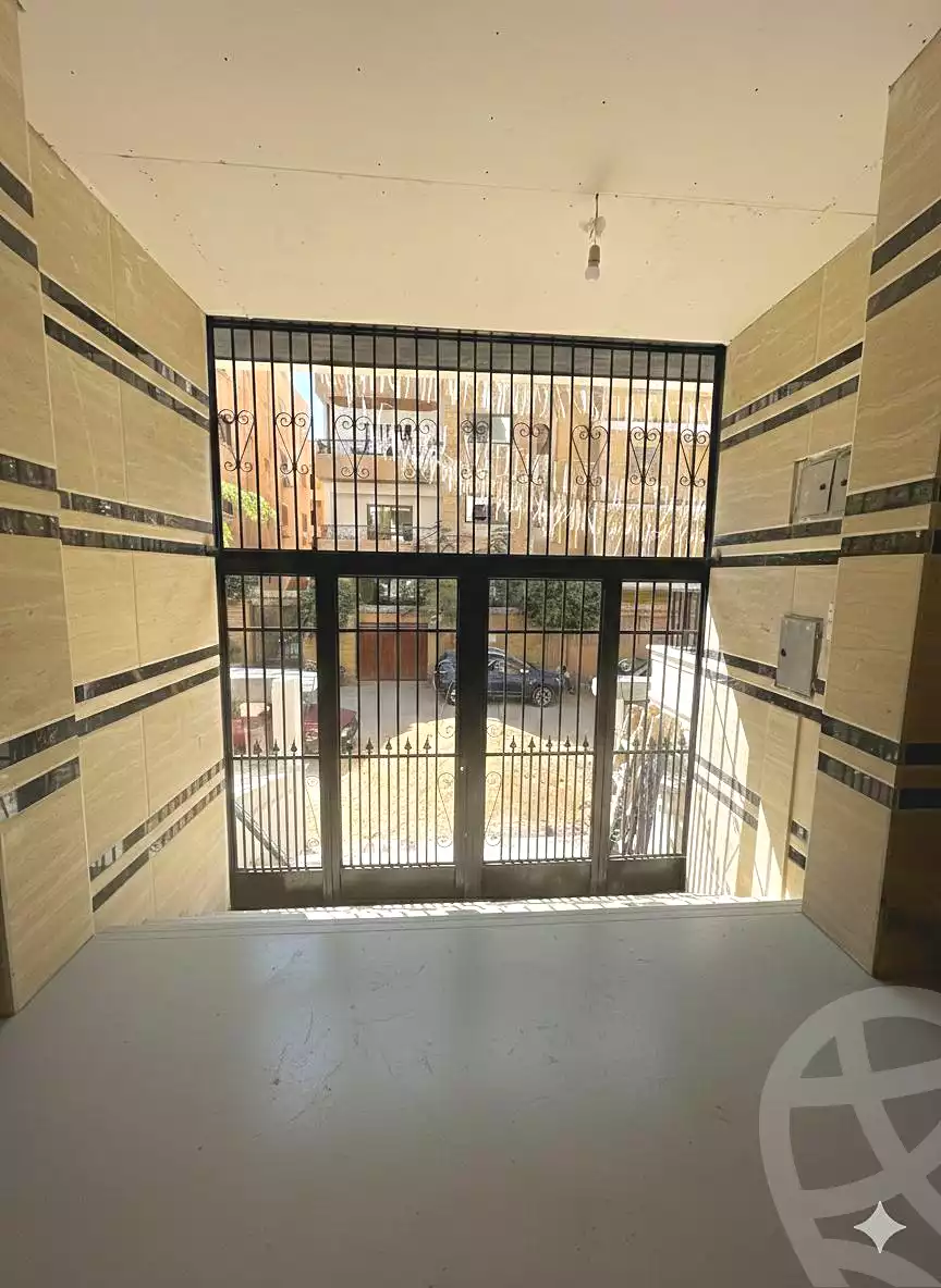 https://aqarmap.com.eg/ar/listing/6877905-for-sale-cairo-6th-of-october-el-ahyaa-neighborhood-2nd-divided-from-al-kafrawei-st