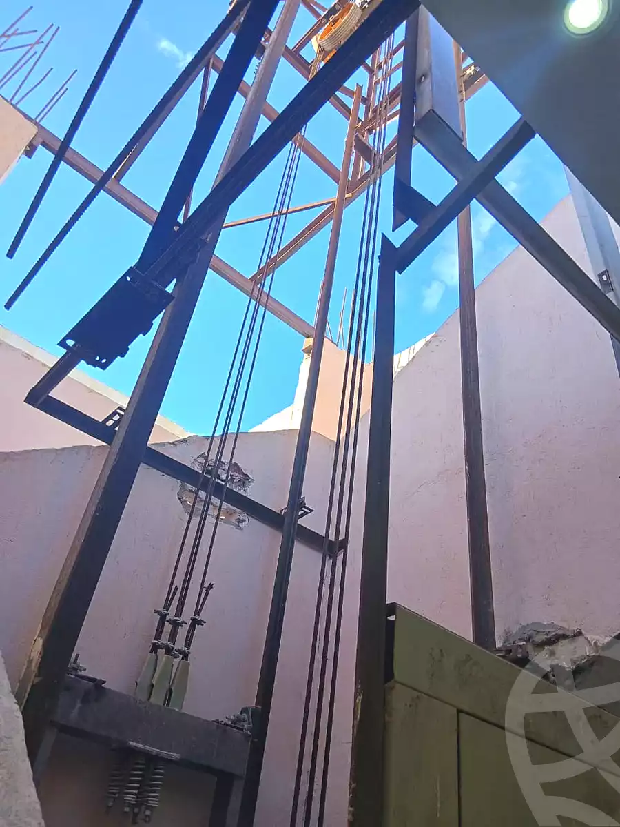 https://aqarmap.com.eg/ar/listing/6877937-for-sale-cairo-el-sheikh-zayed-city-el-hay-el-hady-ashaer-area-1-street-10