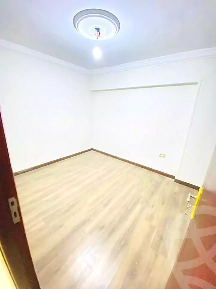 https://aqarmap.com.eg/en/listing/6878906-for-sale-alexandria-el-mandara-alex-el-mandara-bahri-sidi-kamal-st