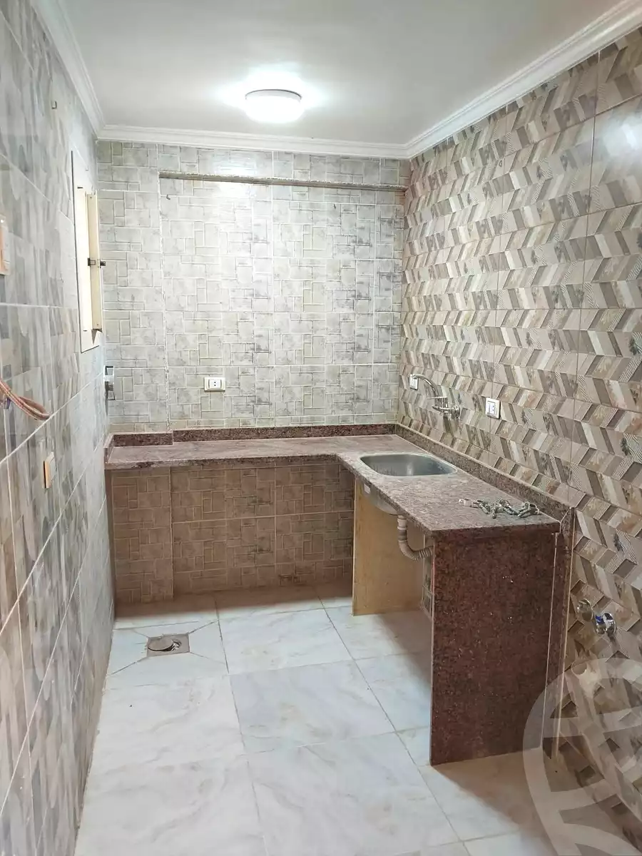 https://aqarmap.com.eg/ar/listing/6888843-for-sale-alexandria-al-agamy-bw-ywsf-hosni-mubarak-st