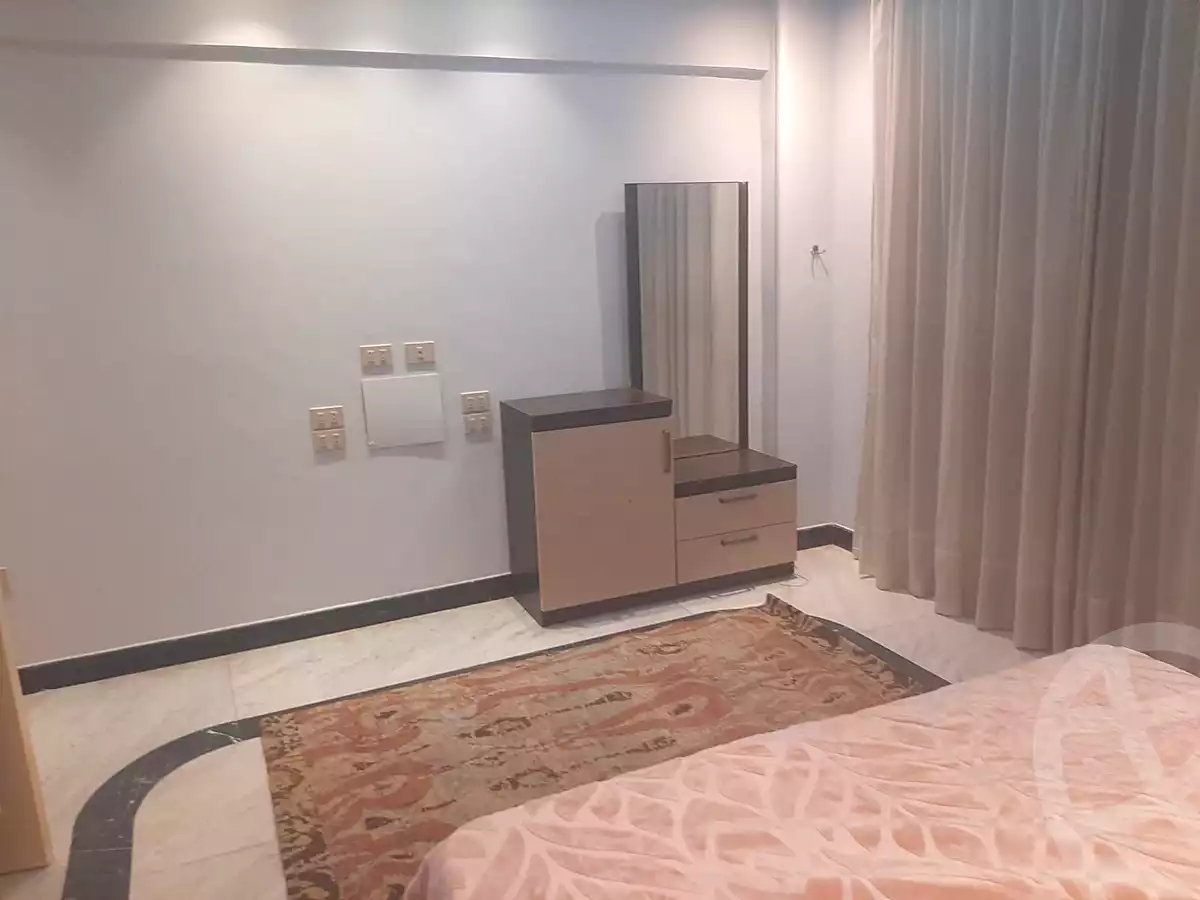 https://aqarmap.com.eg/ar/listing/6895653-for-rent-cairo-el-sheikh-zayed-city-el-hay-elrabeaa-ashaer-shr-lshbb