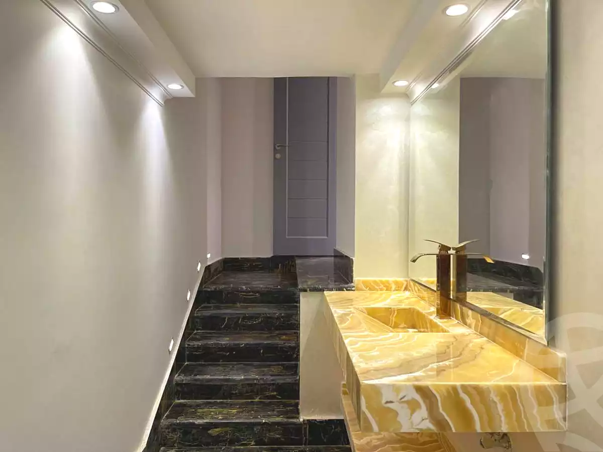 https://aqarmap.com.eg/en/listing/6899087-for-sale-cairo-new-cairo-compounds-mountain-view-hyde-park