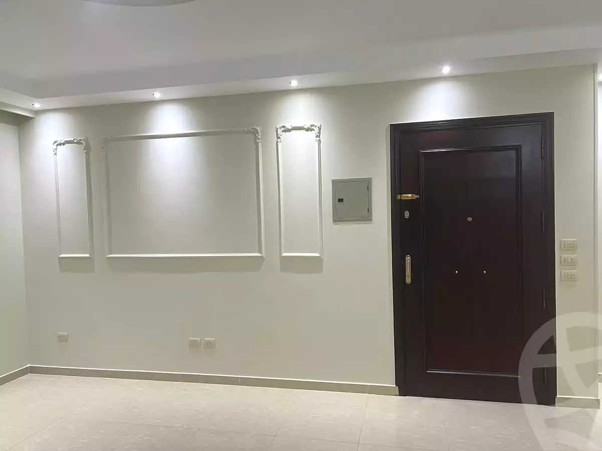 https://aqarmap.com.eg/ar/listing/6901611-for-rent-cairo-6th-of-october-el-hay-el-motamyz-el-motamayez-neighborhood-abd-el-moneim-riad-st