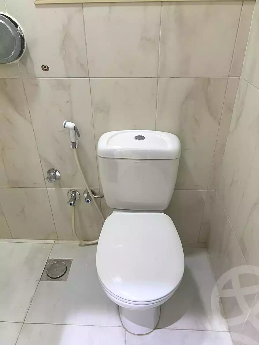 https://aqarmap.com.eg/ar/listing/6901611-for-rent-cairo-6th-of-october-el-hay-el-motamyz-el-motamayez-neighborhood-abd-el-moneim-riad-st