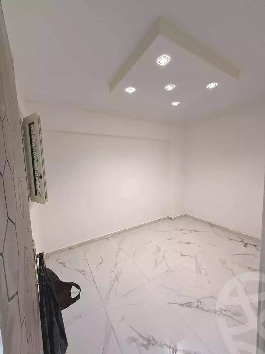 https://aqarmap.com.eg/ar/listing/6903221-for-sale-alexandria-new-miami-street-10