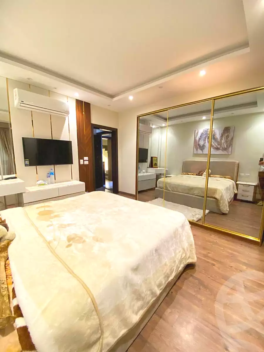 https://aqarmap.com.eg/ar/listing/6904238-for-sale-cairo-new-cairo-compounds-villette-kmbwnd-sky-kwndwz-swdyk-villette
