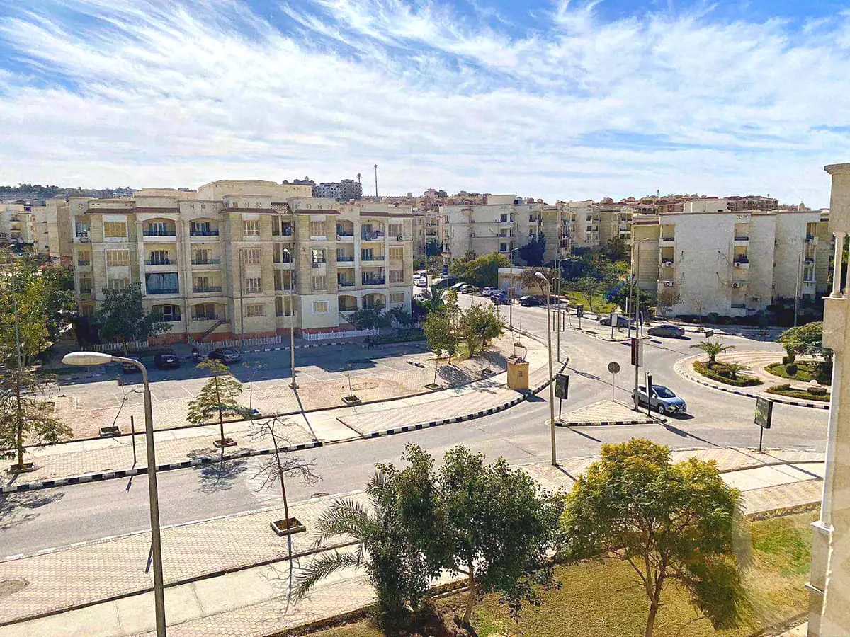 https://aqarmap.com.eg/en/listing/6908084-for-sale-cairo-el-sheikh-zayed-city-compounds-el-khamayel