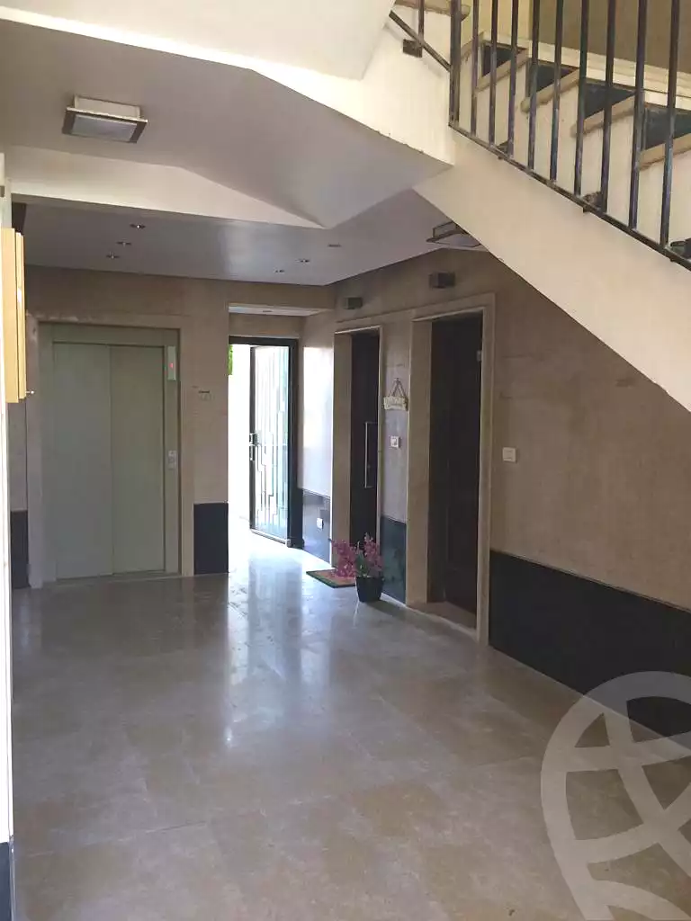 https://aqarmap.com.eg/en/listing/6908102-for-sale-cairo-el-sheikh-zayed-city-compounds-kmbwnd-wyst-twn-swdyk