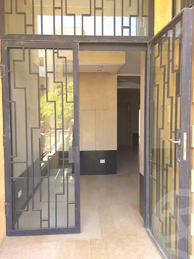 https://aqarmap.com.eg/en/listing/6908102-for-sale-cairo-el-sheikh-zayed-city-compounds-kmbwnd-wyst-twn-swdyk