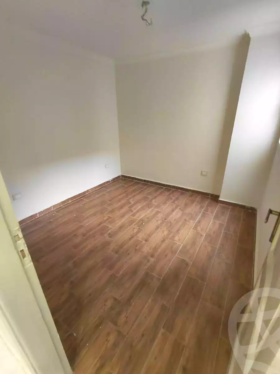 https://aqarmap.com.eg/ar/listing/6910080-for-rent-alexandria-moharram-bey