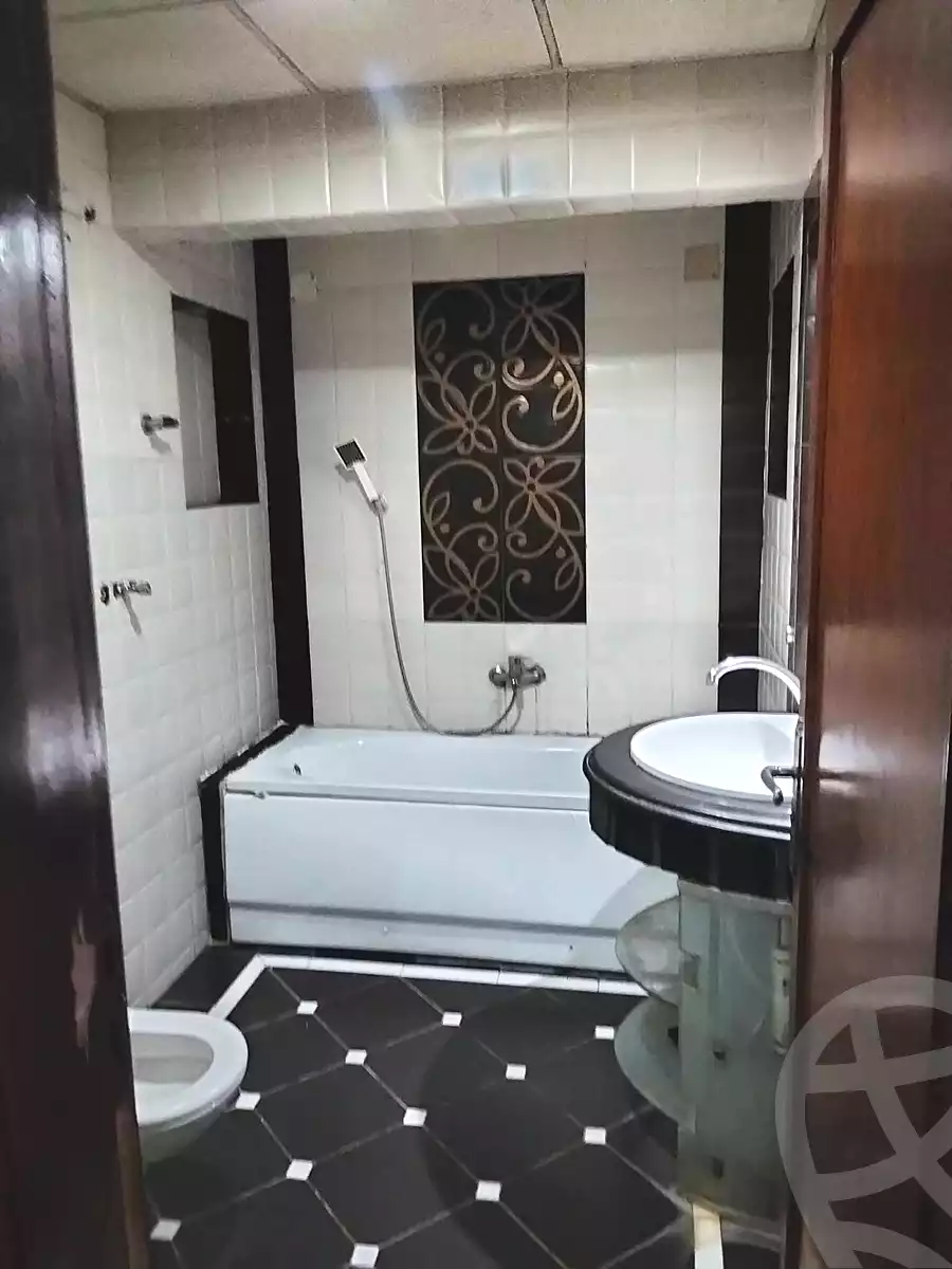 https://aqarmap.com.eg/en/listing/6928791-for-sale-cairo-el-zaytun-hlmy-lzytwn-ibn-el-hakam-sq