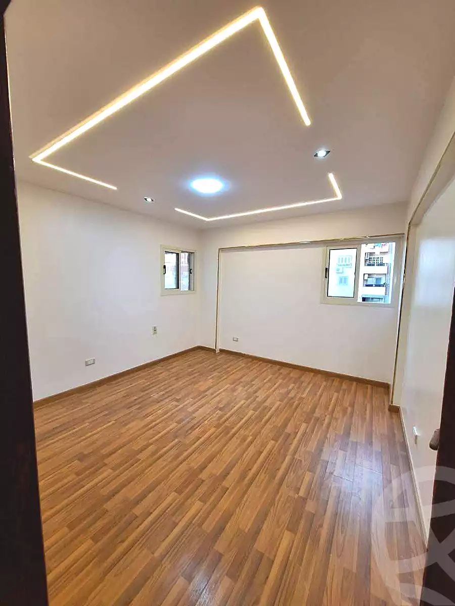 https://aqarmap.com.eg/ar/listing/6933700-for-sale-alexandria-sydy-bshr-sydy-bshr-bhry-shr-mhmwd-l-yswy