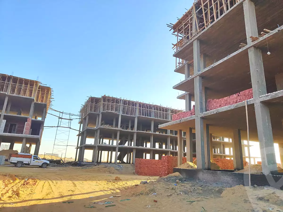 https://aqarmap.com.eg/ar/listing/6941290-for-sale-cairo-el-sheikh-zayed-city-lshykh-zyd-ljdyd-lugar-compound-gates