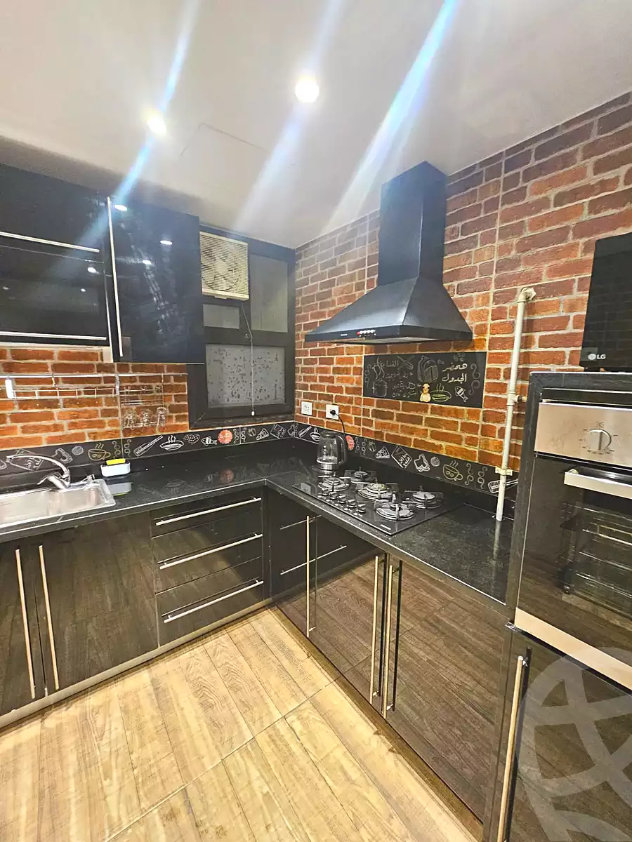 3 BR Apartment in Eastown, photo 4 of 5