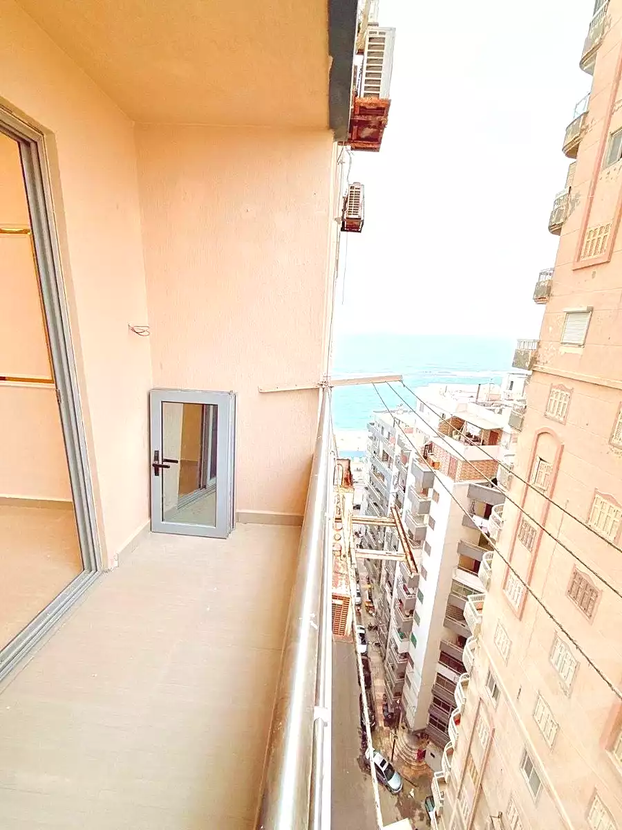 https://aqarmap.com.eg/ar/listing/6943883-for-sale-alexandria-el-asafra-l-sfr-bhry-el-geish-rd