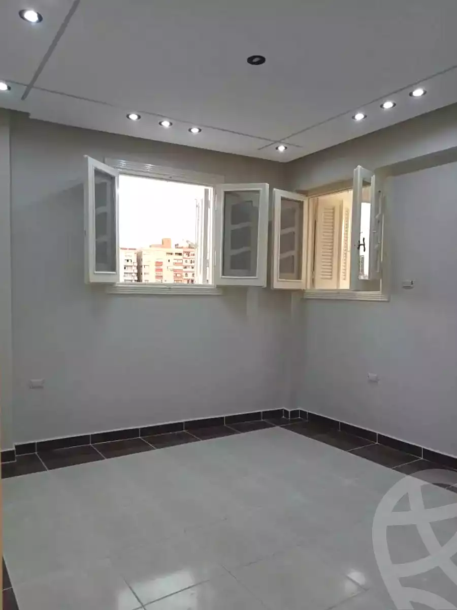 https://aqarmap.com.eg/ar/listing/6945159-for-sale-alexandria-sydy-bshr-sydy-bshr-bhry-shr-mhmwd-l-yswy