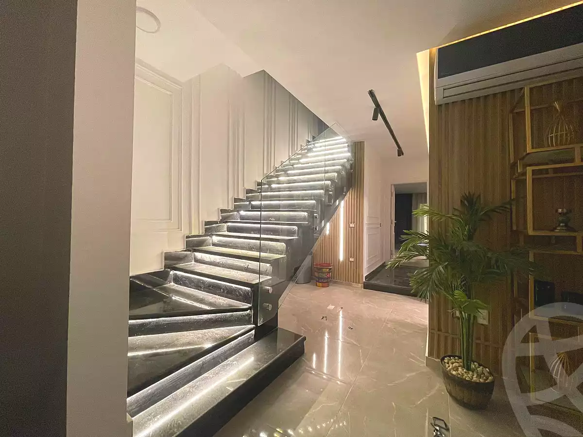 https://aqarmap.com.eg/ar/listing/6951683-for-sale-cairo-new-cairo-compounds-mountain-view-hyde-park