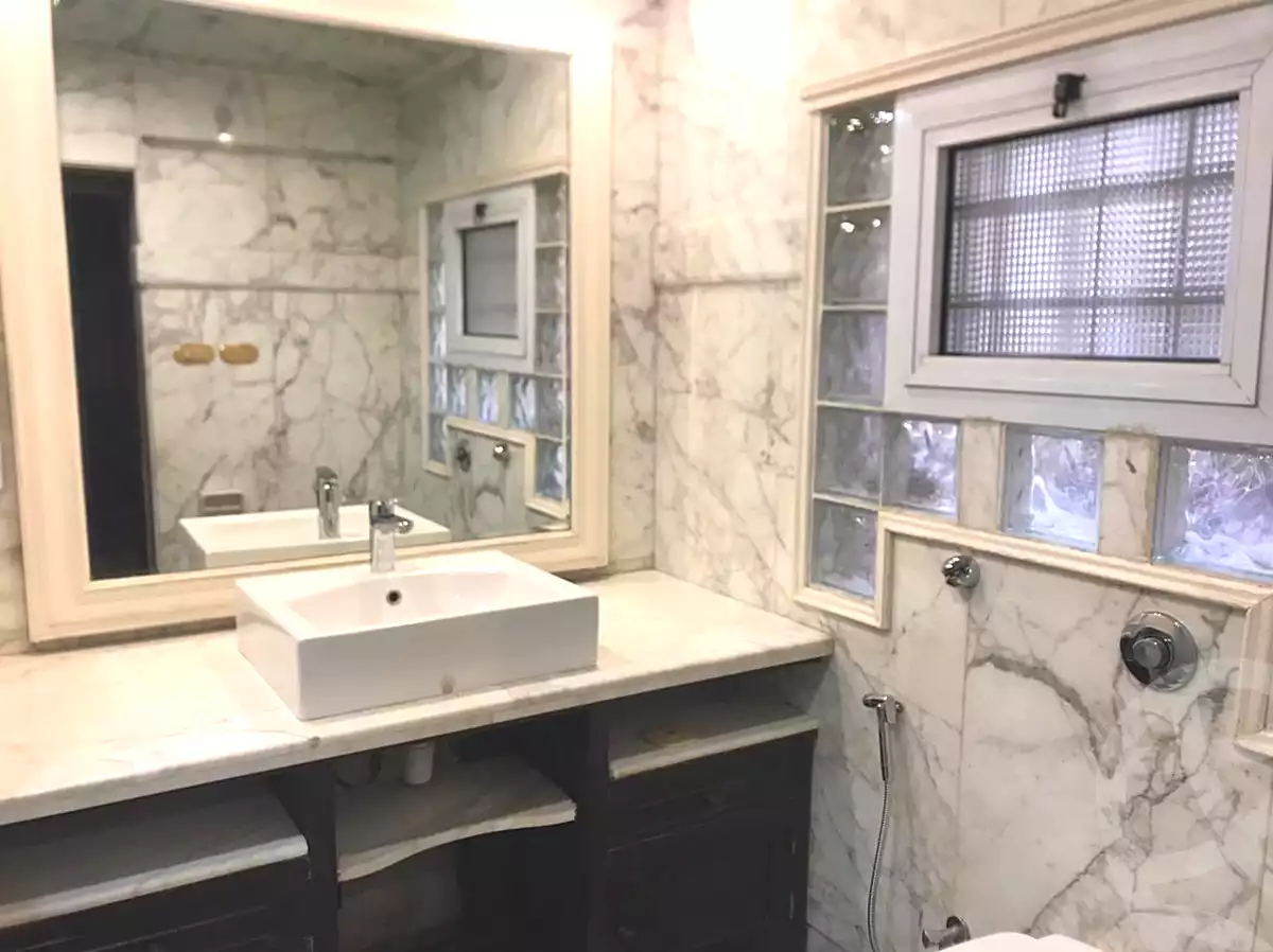https://aqarmap.com.eg/ar/listing/6951981-for-rent-cairo-dokki-kwrnysh-lnyl