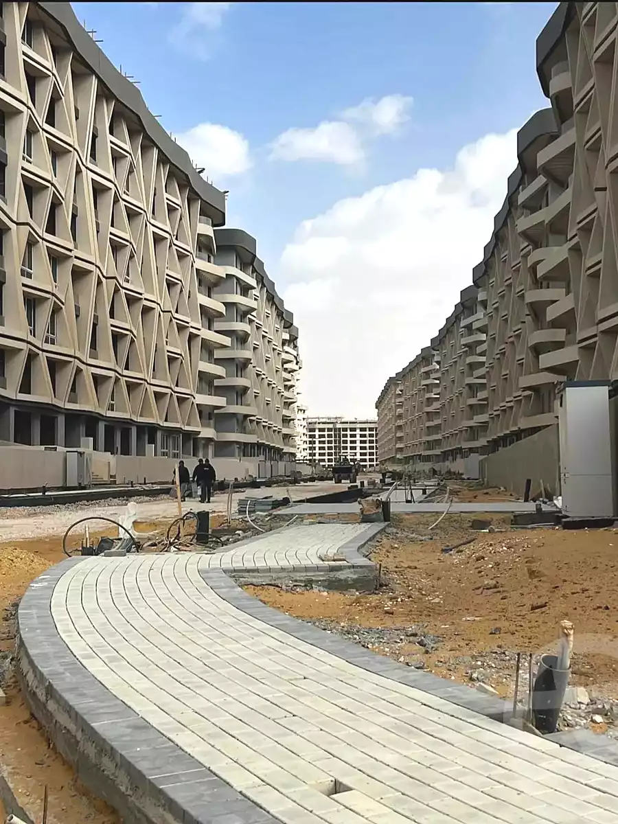 https://aqarmap.com.eg/en/listing/6952683-for-sale-cairo-new-administrative-capital-r7-midtown-condo
