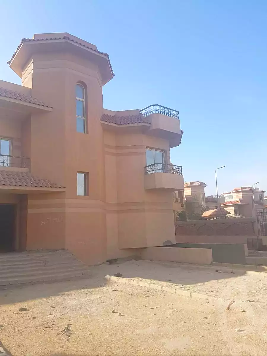 https://aqarmap.com.eg/en/listing/6956604-for-sale-cairo-new-cairo-compounds-el-talaae