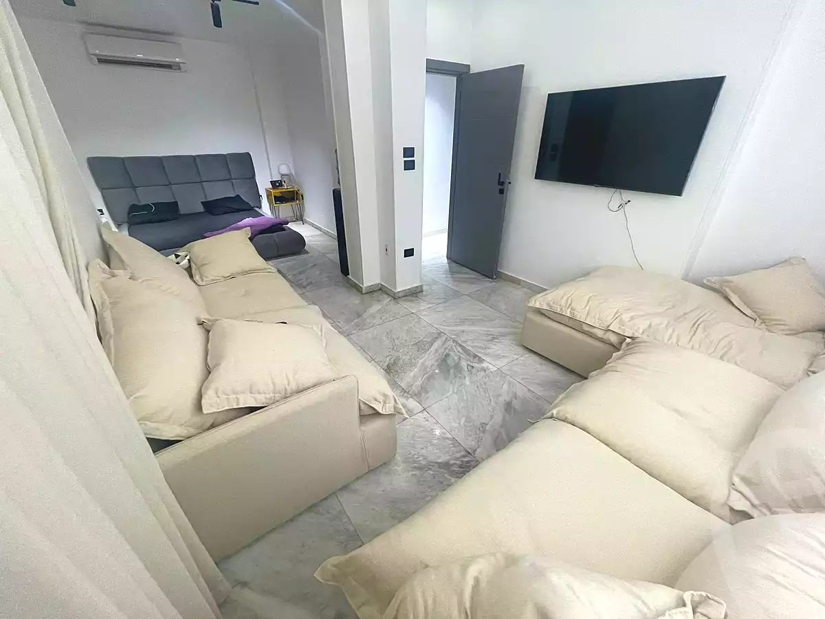 دوبلكس بـ٣ غرف نوم في Italian Square، صورة ٣ من ٩