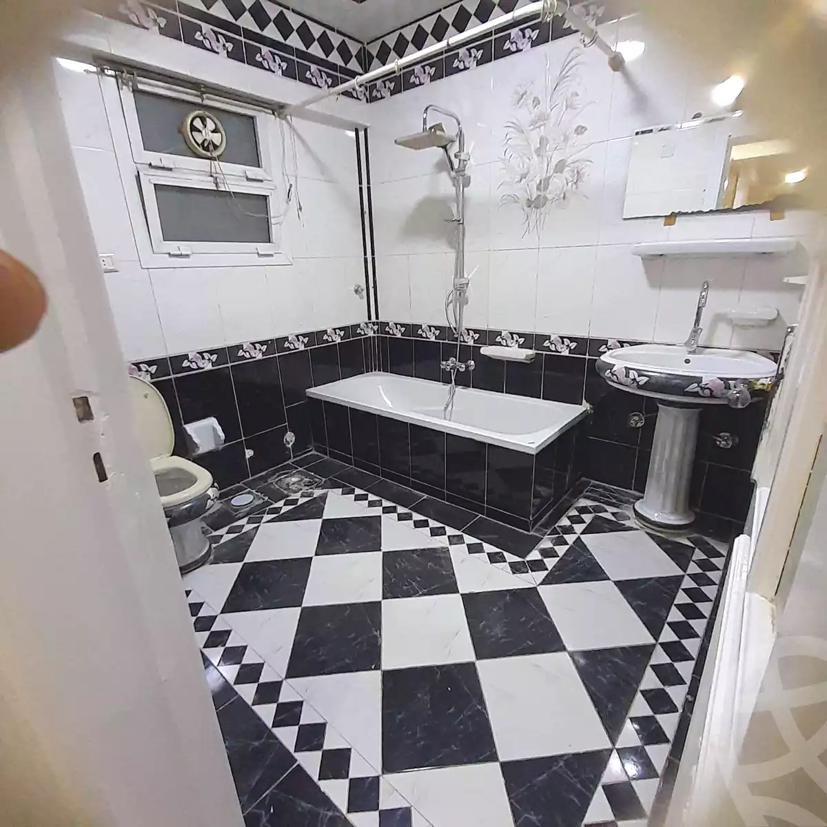 https://aqarmap.com.eg/en/listing/6963251-for-sale-alexandria-miami-shr-jml-bd-lnsr