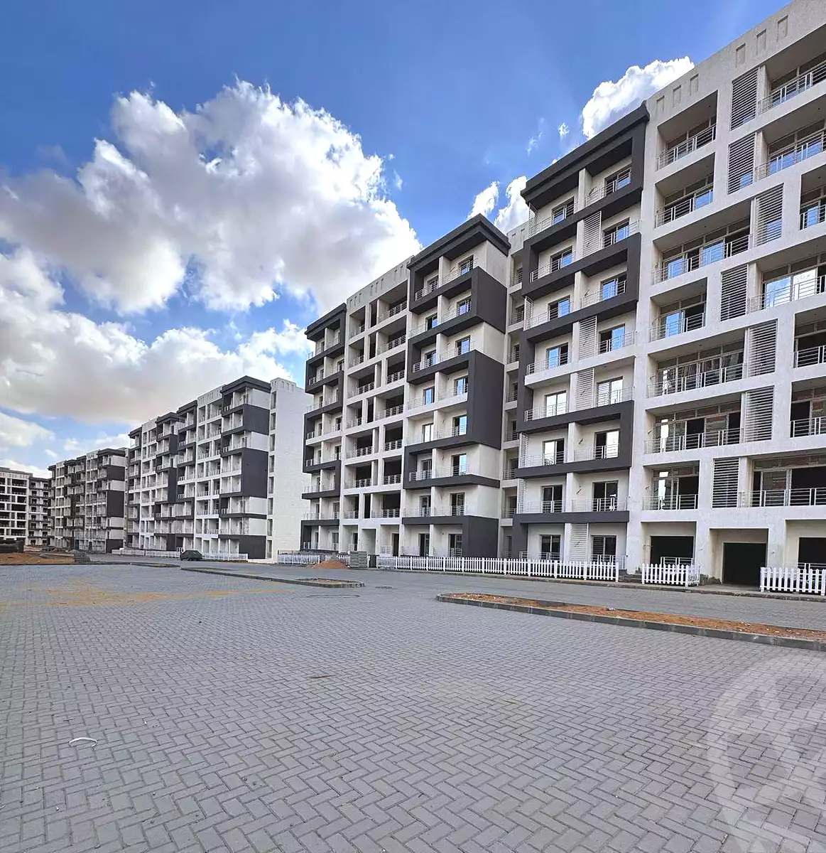 https://aqarmap.com.eg/ar/listing/6975687-for-sale-cairo-new-administrative-capital-r7-kmbwnd-stw
