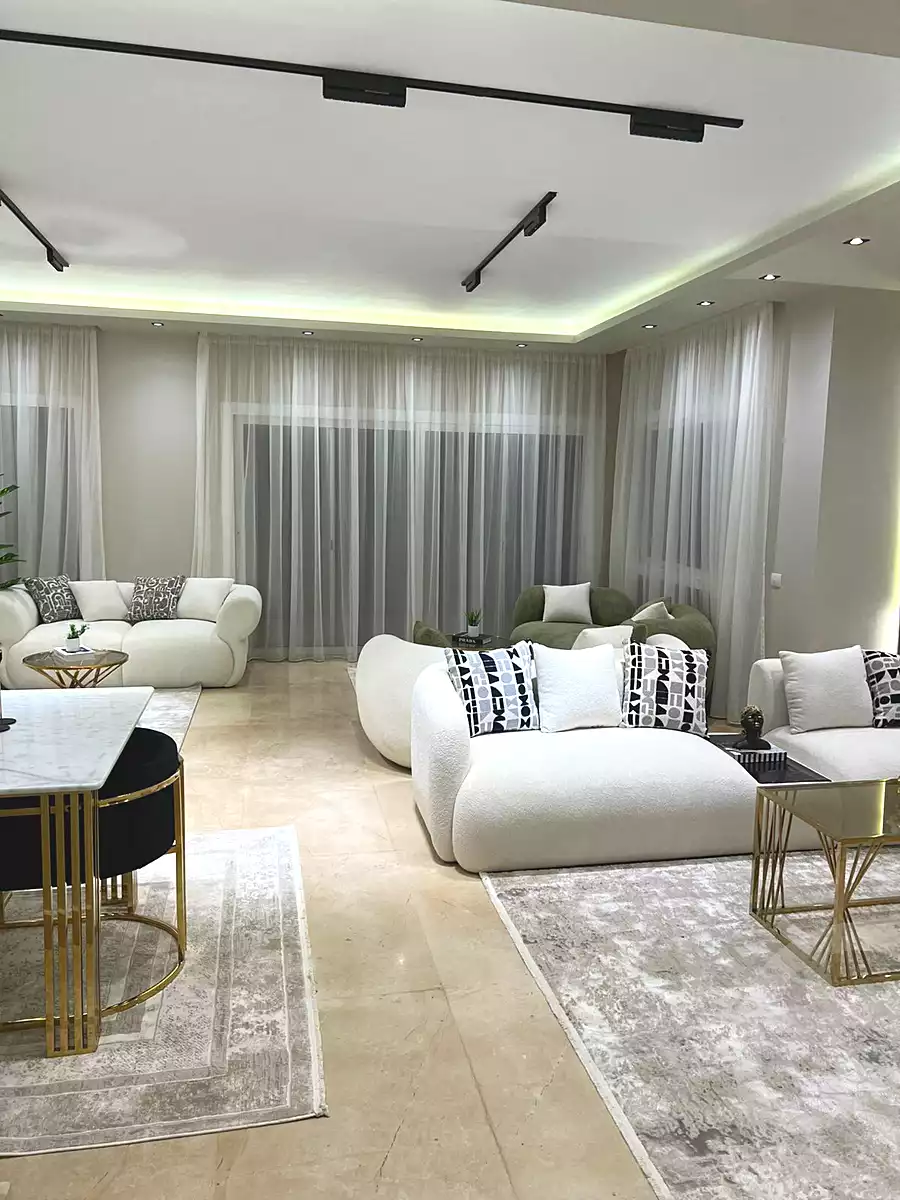 https://aqarmap.com.eg/ar/listing/6975741-for-rent-cairo-new-cairo-compounds-hyde-park-centre-ville-hyde-park