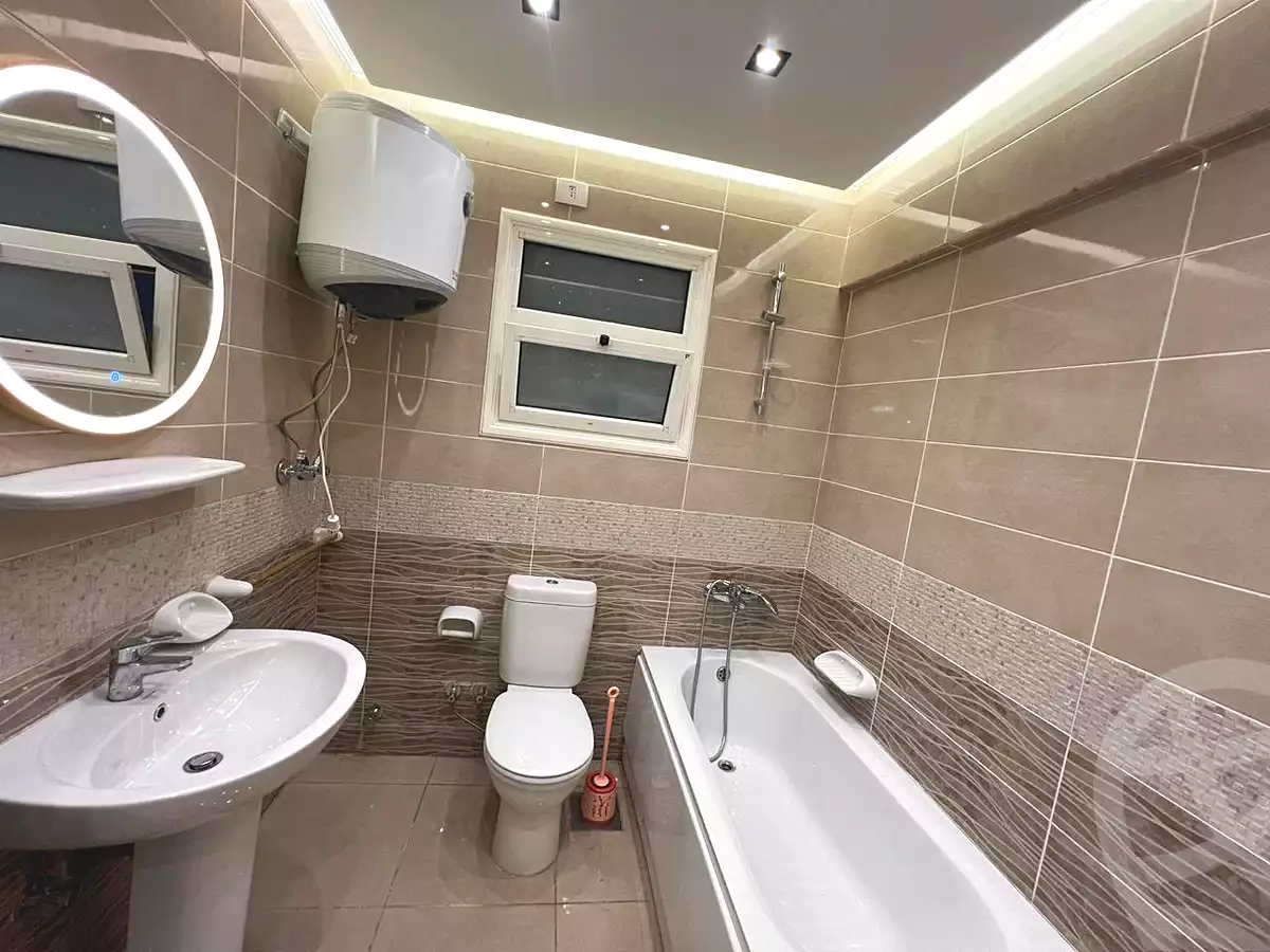 https://aqarmap.com.eg/ar/listing/6984560-for-rent-cairo-new-cairo-lrhb-city-phase-7