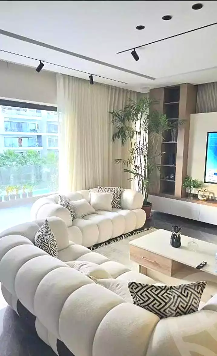 https://aqarmap.com.eg/ar/listing/6988980-for-sale-cairo-new-cairo-compounds-kmbwnd-kryk-twn-il-cazar