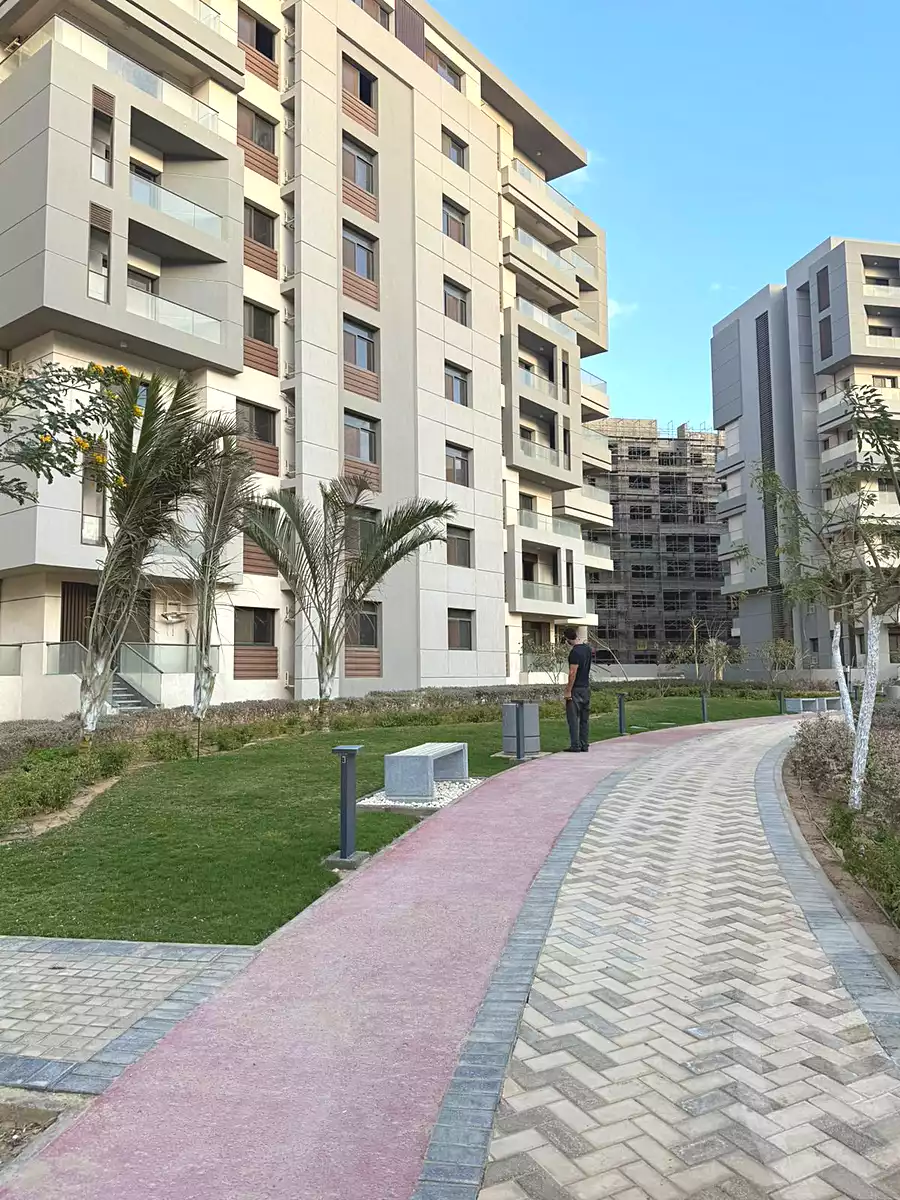 https://aqarmap.com.eg/ar/listing/6988894-for-sale-cairo-new-administrative-capital-r8-layal-compound-new-event