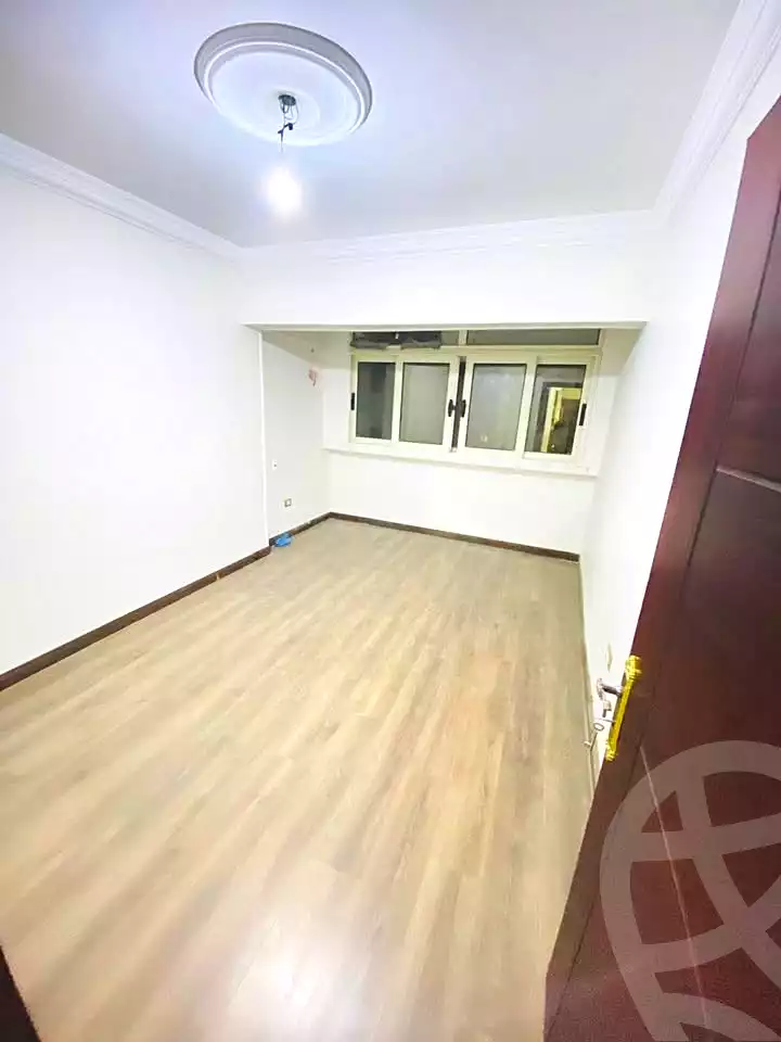 https://aqarmap.com.eg/en/listing/6989971-for-sale-alexandria-el-mandara-alex-el-mandara-bahri-sidi-kamal-st
