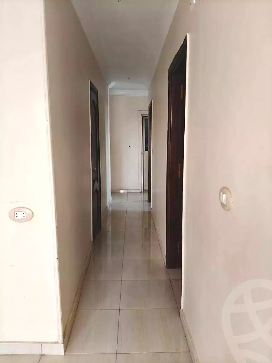 https://aqarmap.com.eg/ar/listing/6990118-for-sale-cairo-helwan-el-shareaa-el-sharby-st