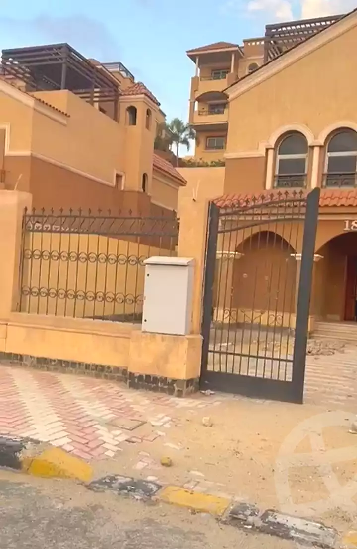 https://aqarmap.com.eg/ar/listing/6992159-for-sale-cairo-el-sheikh-zayed-city-compounds-el-khamayel