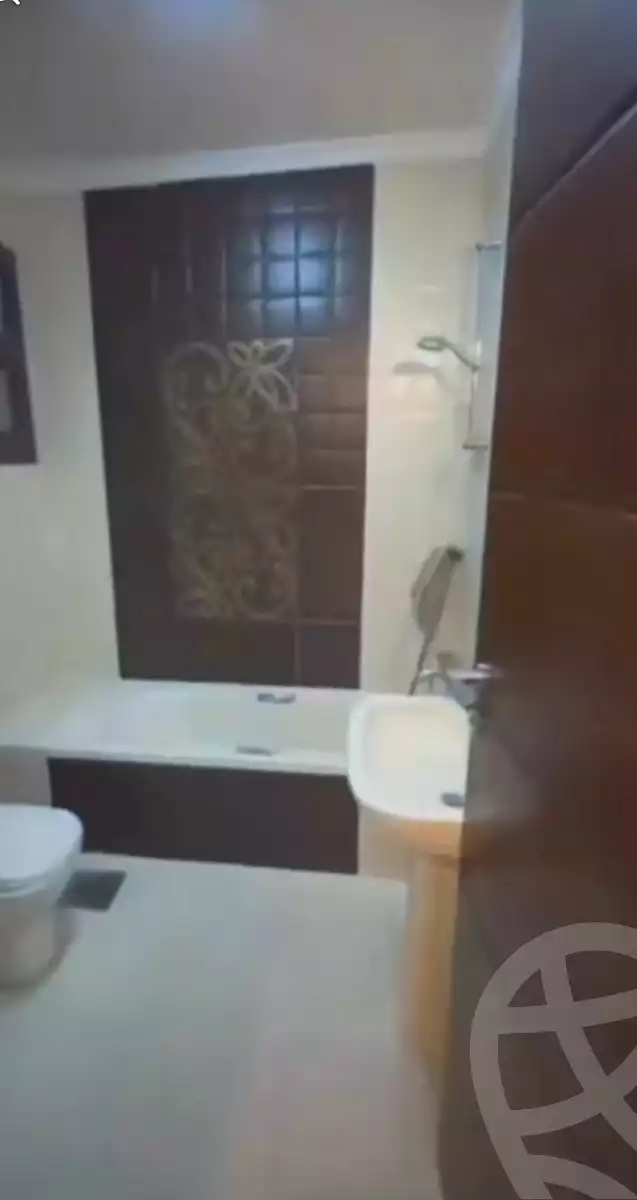 https://aqarmap.com.eg/en/listing/6997755-for-sale-cairo-ain-shams-ahmed-esmat-st