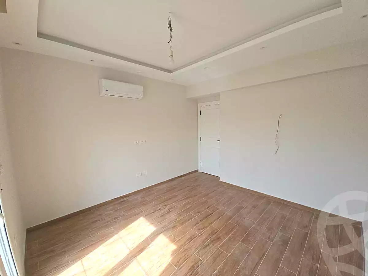 https://aqarmap.com.eg/ar/listing/7002060-for-rent-cairo-new-cairo-compounds-mountain-view-hyde-park