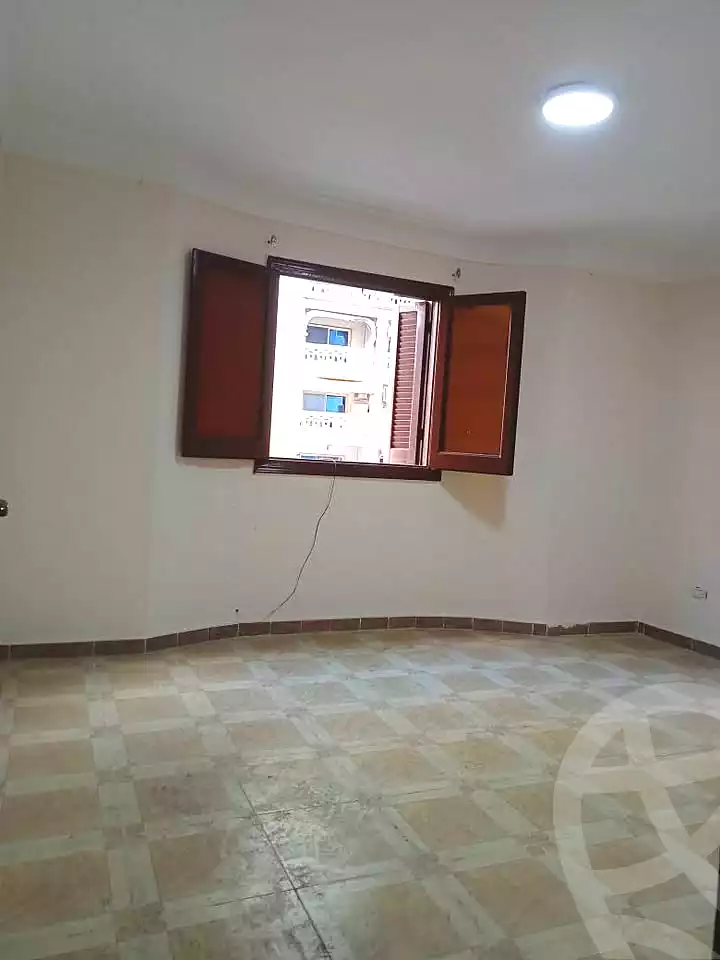 https://aqarmap.com.eg/ar/listing/7008021-for-sale-alexandria-sydy-bshr-sydy-bshr-bhry-shr-mhmwd-l-yswy