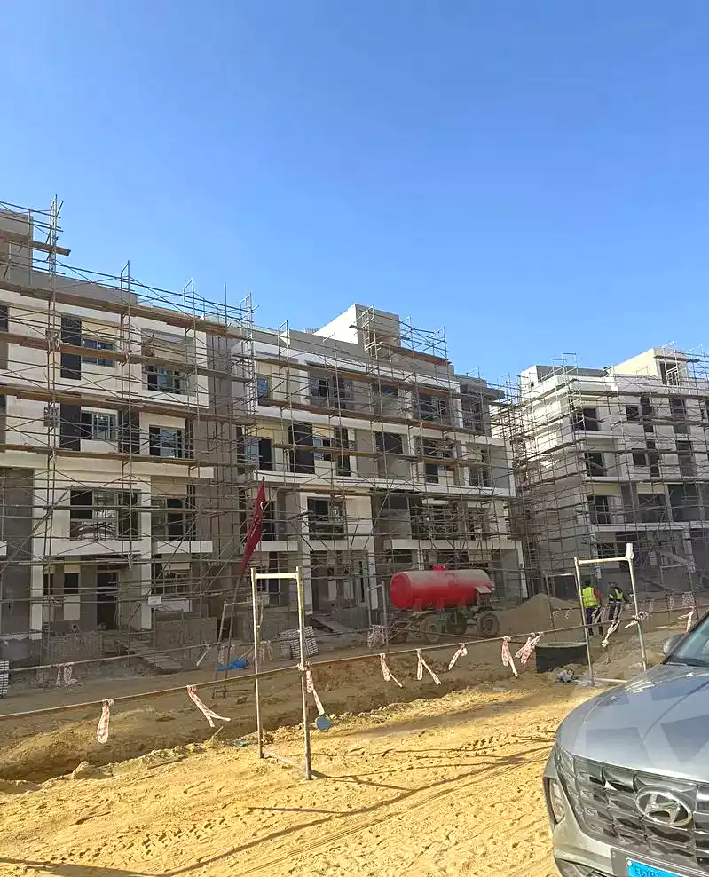 https://aqarmap.com.eg/en/listing/7008088-for-sale-cairo-el-sheikh-zayed-city-compounds-terrace-hdb