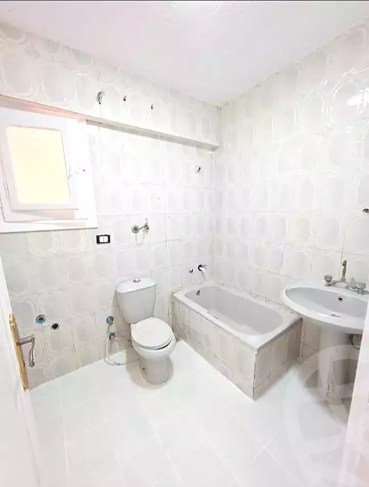 https://aqarmap.com.eg/en/listing/7008877-for-sale-alexandria-al-agamy-shataa-el-nakheel