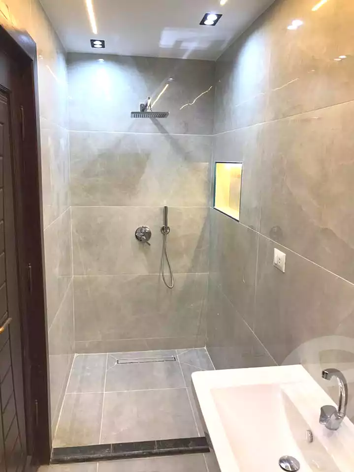 https://aqarmap.com.eg/en/listing/7009236-for-rent-alexandria-el-montazah-compounds-in-el-montazah-royal-plaza-compound-al-halawany