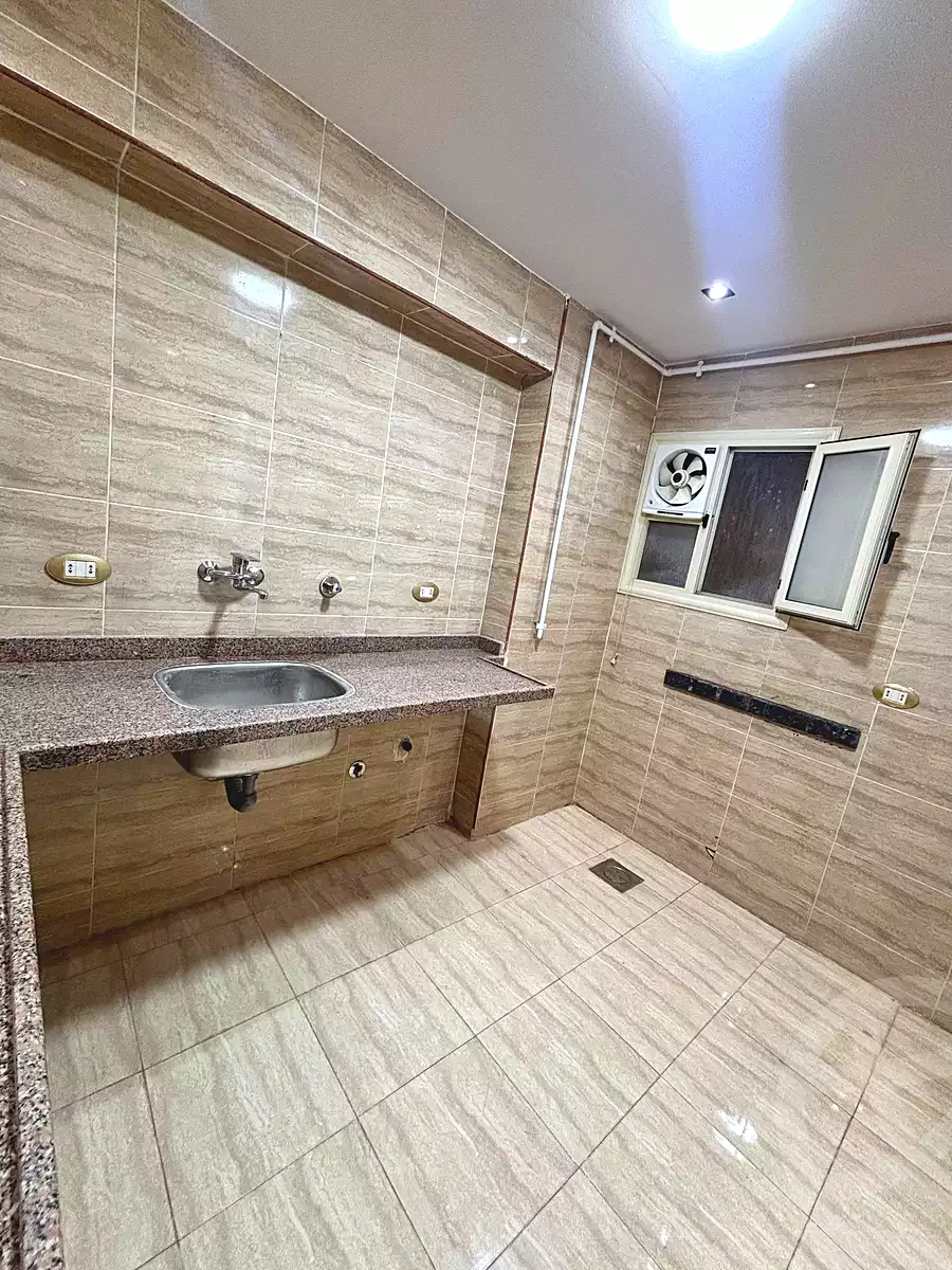 https://aqarmap.com.eg/ar/listing/7009595-for-sale-alexandria-sydy-bshr-sydy-bshr-bhry-shr-mhmwd-l-yswy