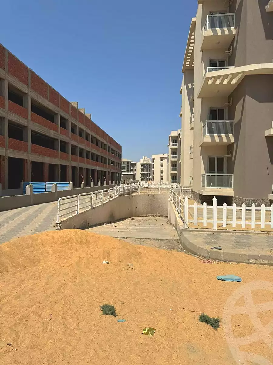 https://aqarmap.com.eg/ar/listing/7011376-for-sale-cairo-el-sheikh-zayed-city-compounds-el-khamayel
