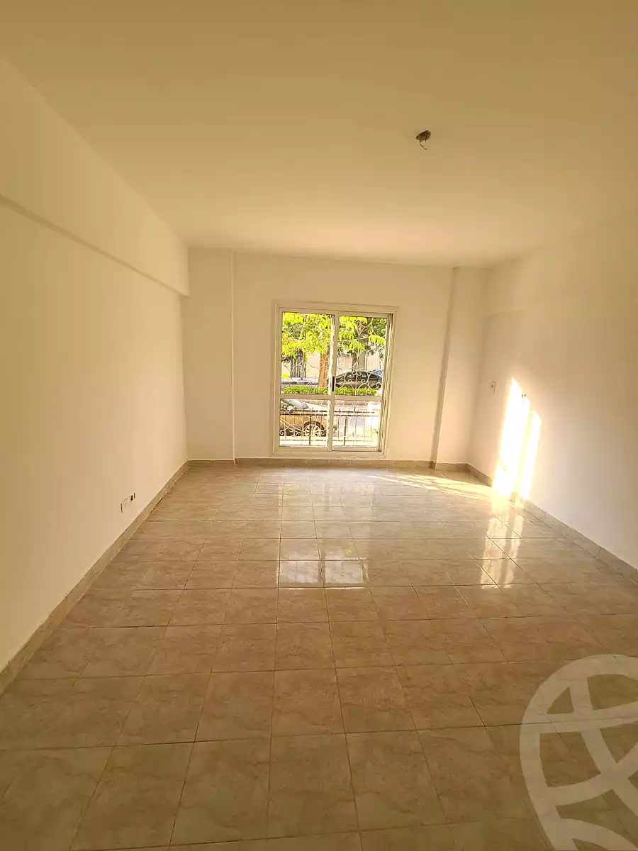 https://aqarmap.com.eg/ar/listing/7015694-for-rent-cairo-new-cairo-lrhb-city-phase-8