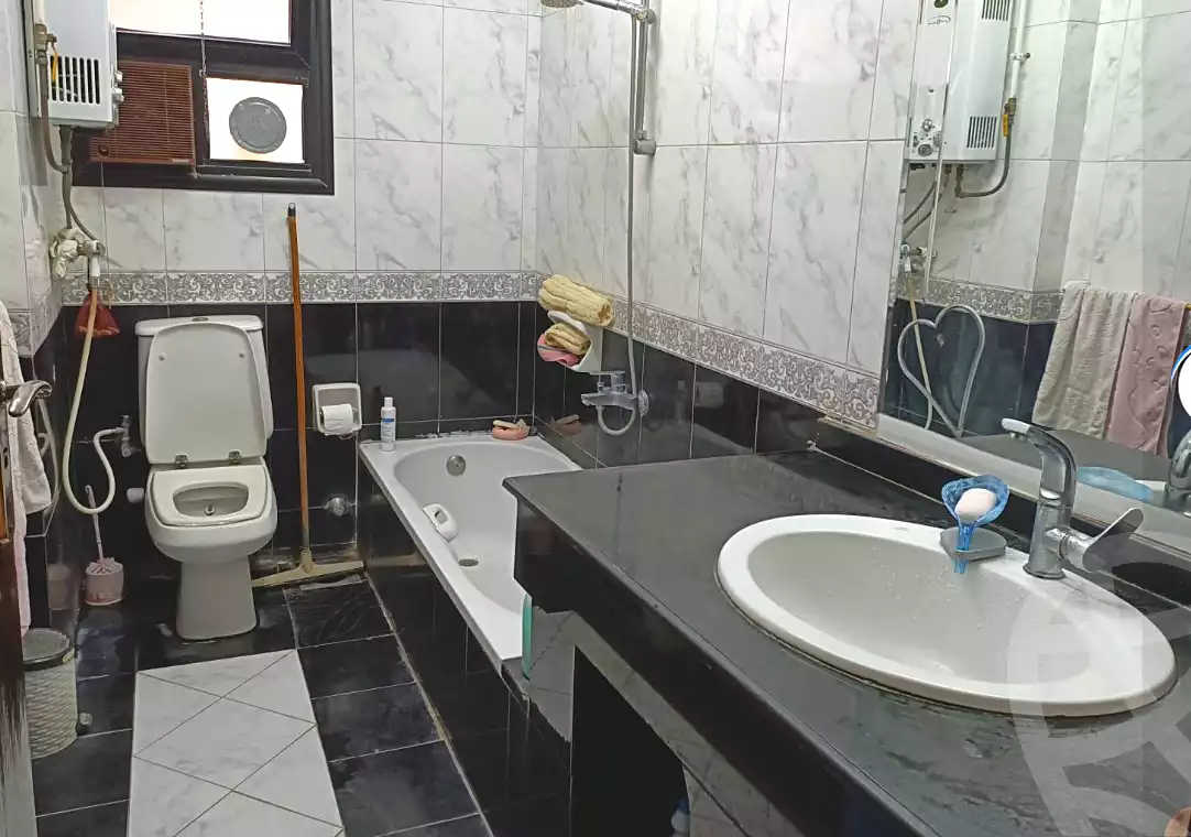 https://aqarmap.com.eg/en/listing/7016032-for-sale-cairo-helwan-rostom-st