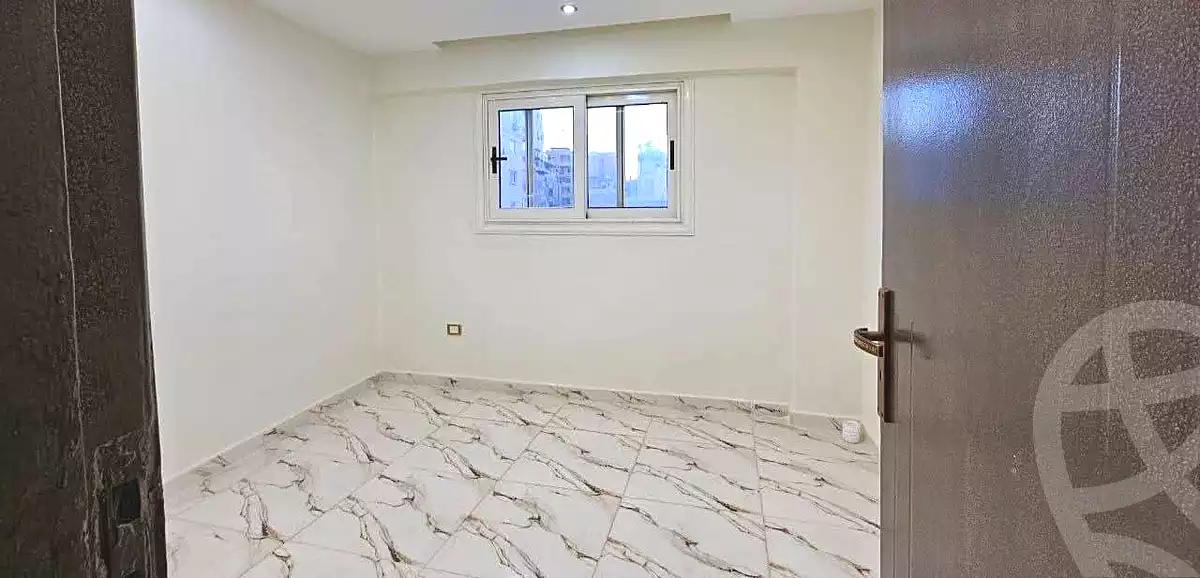 https://aqarmap.com.eg/ar/listing/7016215-for-sale-alexandria-sydy-bshr-sydy-bshr-bhry-shr-khld-bn-lwlyd